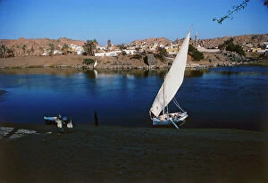 Images Dated 10th October 2011: A boat reaches a Nubian village on the banks