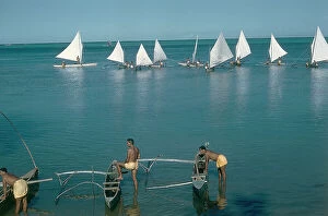 Images Dated 22nd February 2008: Boats and fishermen in the lagoon of Raiatea