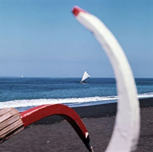 Images Dated 17th November 2008: The bow of one of the last sailing canoes of Bali