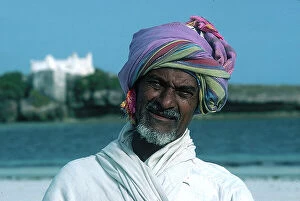 Images Dated 10th November 2009: Brava. An old fisherman on the bank of the Indian Ocean