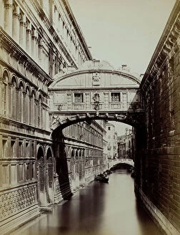 Images Dated 25th January 2011: The Bridge of sighs in Venice. To the left, Palazzo Ducale; to the right, the Prigioni Nuove
