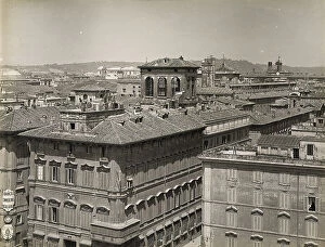 Images Dated 3rd May 2011: Buildings facing Venezia square in Rome; visible in the background, palazzo del Quirinale