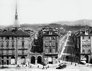 Images Dated 8th February 2011: Busy view of Via di Po and Via della Zecca, Turin. On the left is the Antonellian mass