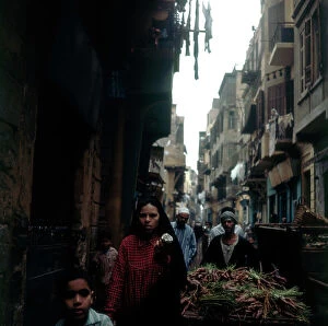 Images Dated 21st December 2011: Cairo. The market district of Kan-Kalili, with merchants and merchandise