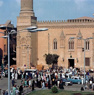 Images Dated 14th December 2011: Cairo. Mosque of El-Hassan. Total highway with traffic