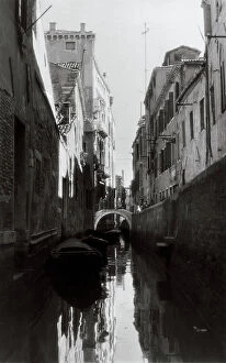 Images Dated 1st April 2011: A Canal in Venice