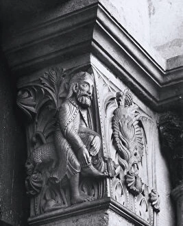 Images Dated 15th September 2003: Capital with Moses in front of the burning bush in the church of Saint-Madeleine in Vezelay