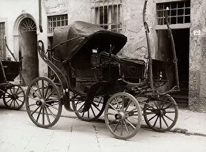 Images Dated 11th April 2011: Carriage on Via Vinegia in Florence