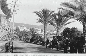 Images Dated 11th December 2006: Two carriages on the seafront of Sanremo