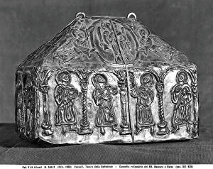 Images Dated 2nd April 2012: Casket-shrine in embossed golden foil with Christ in Glory and praying Saints under the arcades