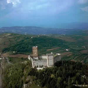 Images Dated 30th November 2006: The Castello della Villa (or Castello di Romeo), Montecchio Maggiore