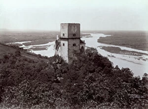 Images Dated 27th May 2009: The Castle of Greifenstein, in Austria, overlooking the Danube and surrounded by dense woods