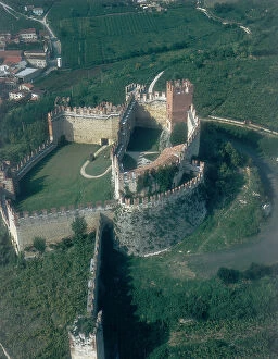 Images Dated 13th December 2006: The Castle of Soave, Verona