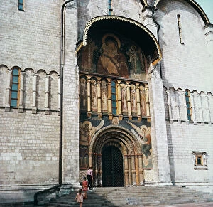Images Dated 10th November 2011: The Cathedral of the Annunciation inside the walls of the Kremlin, detail of the entrance, Moscow