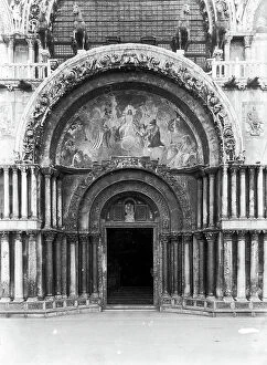 Images Dated 12th April 2010: Central portal, Basilica of S. Marco, Venice