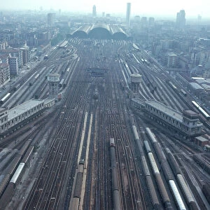 Images Dated 27th August 2007: Central Railway Station in Milan