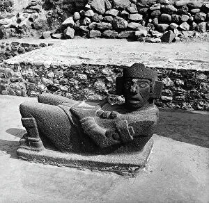 Images Dated 29th March 2011: Chac-mool (divine messanger), votive statue in the Palacio Quemado in Tula