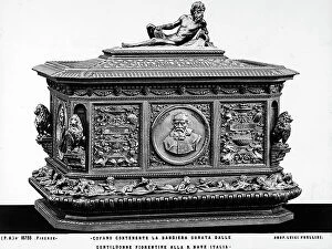 Images Dated 23rd May 2011: Chest containing the flag of the Regia Nave Italia, donated by Florentince noble women