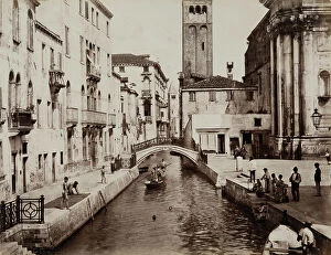 Images Dated 11th June 2009: Children diving into the Rio San Barnaba canal in Venice