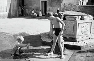 Images Dated 4th May 2010: Children playing with the water from a fountain in Venice