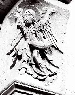 Images Dated 11th September 2003: Column in the church of Saint-Madeleine in Vezelay
