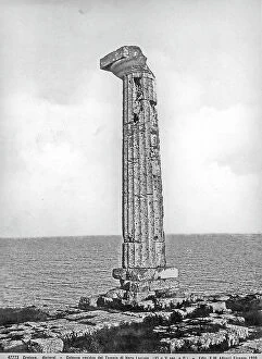 Images Dated 23rd April 2012: Column in the Hera Lacinia temple on Lacina's promontory close to Crotone