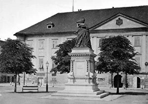 Images Dated 27th May 2009: The commemorative statue of Maria Teresa of Hapsburg, in the Neuer Platz of Klagenfurt in Austria