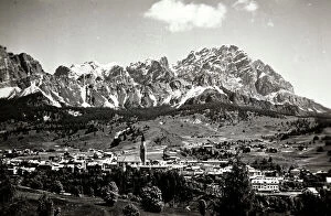 Images Dated 11th June 2009: Cortina d'Ampezzo with Mount Cristallo in the background, Belluno