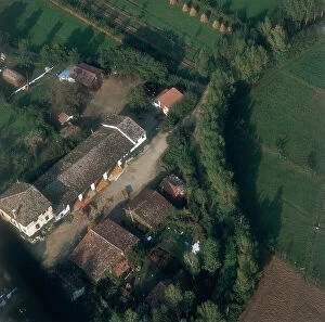 Images Dated 23rd November 2006: Countryside of the Veneto with a farmhouse