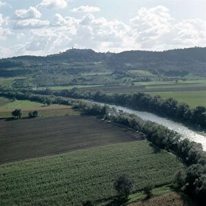 Images Dated 18th December 2007: Course of the Tiber river in the countryside of Lazio