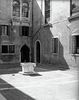 Images Dated 4th May 2010: The Courtyard of Accaddemia, Venice