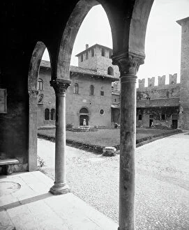 Images Dated 19th June 2009: The courtyard of Castelvecchio, Verona