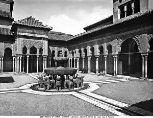 Images Dated 11th April 2012: Courtyard of Lions in the Alhambra Palace, Granada