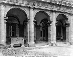 Images Dated 17th October 2006: The courtyard of Palazzo Farnese in Rome, began by Antonio da Sangallo il Giovane