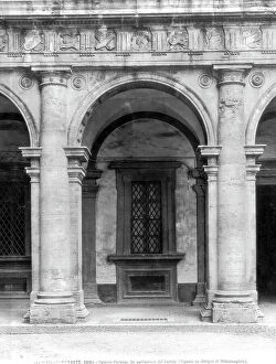 Images Dated 17th October 2006: The courtyard of Palazzo Farnese in Rome, began by Antonio da Sangallo il Giovane