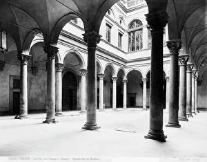 Images Dated 16th December 2010: Courtyard of Palazzo Strozzi in Florence. Architectural work by Cronaca