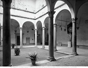 Images Dated 16th October 2008: Courtyard of Villa Gallina, now Torre del Gallo, Pian de Giullari, Florence