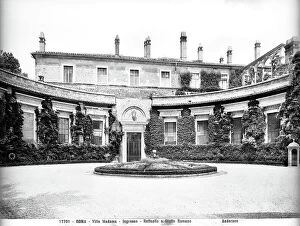 Images Dated 4th May 2007: The courtyard in front of Villa Madama, Rome. The building was designed by Raphael