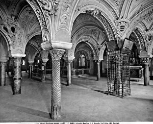 Images Dated 6th April 2012: The crypt of the Basilica of S. Nicola in Bari