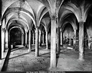 Images Dated 24th March 2009: Crypt of the church of S. Pietro in Tuscania; the columns taken from Roman buildings support cross