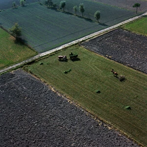 Images Dated 2nd October 2009: Cultivated fields