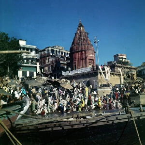Images Dated 26th August 2009: Dashashwamedh Ghat on the Ganges, Varanasi, Uttar Pradesh, India