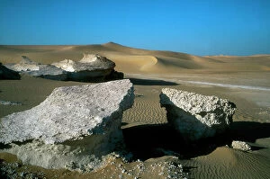 Images Dated 23rd December 2011: Desert south of the Oasis of Siwa