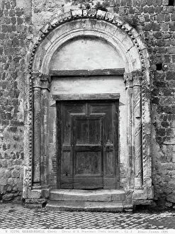 Images Dated 27th April 2009: Side door of the Chiesa di Santa Maria Maggiore a Guardiagrele, Chieti