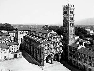 Images Dated 23rd March 2009: Elevated view of the Cathedral of S.Martino, Lucca. The faade is composed of a portico in