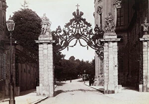 Images Dated 29th March 2011: Entrance gate to the Residenz park in Wrzburg