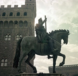 Florence Collection: Equestrian statue of Cosimo I, Piazza della Signoria, Florence