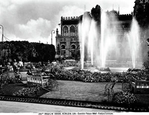 Images Dated 23rd March 2009: The Excelsior Palace Hotel garden with fountain, at the Lido of Venice