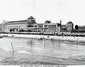 Images Dated 28th August 2006: Excelsior Palace Hotel at the Lido of Venice, seen from the sea