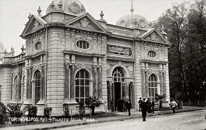 Images Dated 17th June 2011: Exhibition of Turin in 1911: Palazzo della Moda with visitors